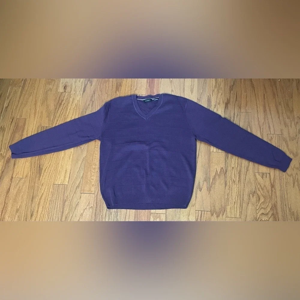Van Heusen- Men's Purple V-Neck Sweater‎ Size M